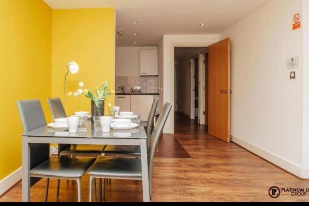 Sl Luxury 2 Bed Broad St Apartment Birmingham